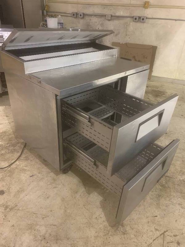 lot 8 image: True 44 Refrigerated Prep Table with 2 Drawersmod#TPP-44D-2&nbspRuns Cools