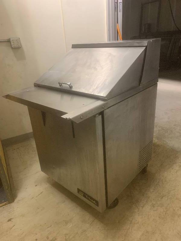 lot 17 image: True Single Door Prep tableTSSU-27-12m-c115VRuns Cools