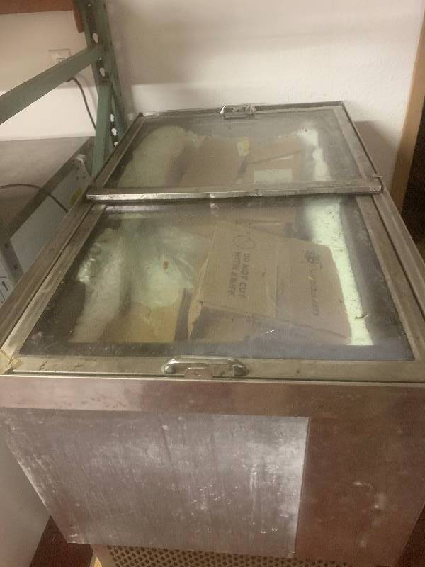 lot 26 image: Nelson Sliding Glass DoorCommercial Freezer115V-36X20X36Runs Freezes