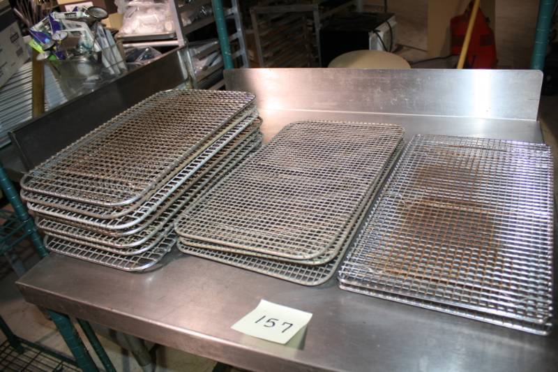 lot 157 image: Cooling Racks