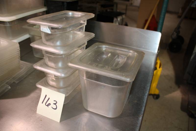 lot 163 image: Assorted Plastic containers with Lids
