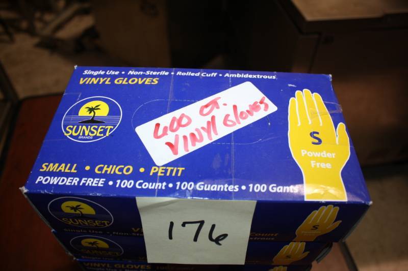 lot 176 image: Vinyl Gloves