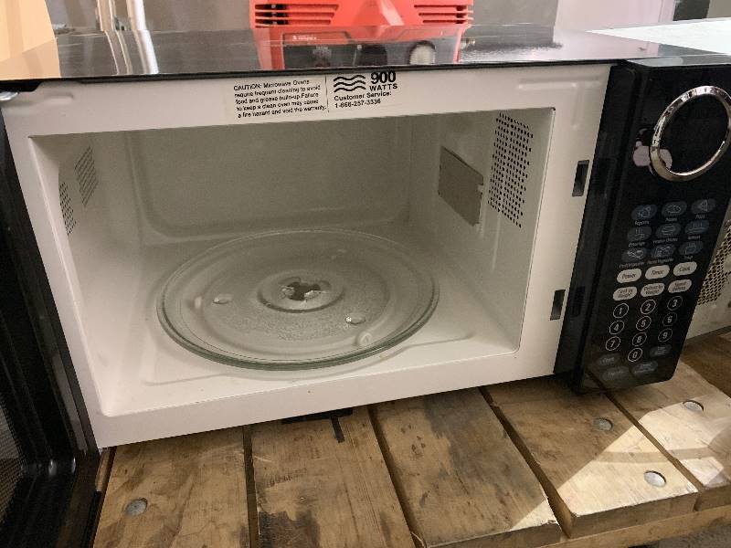 lot 56 image: SunBeam Household Microwavemod SGB8901