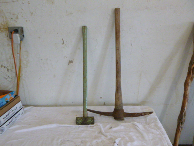 lot 25 image: Axe and Maul