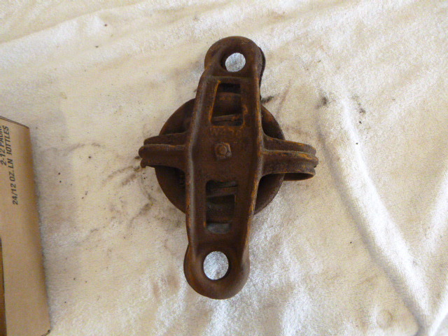 lot 29 image: Vintage Pulley