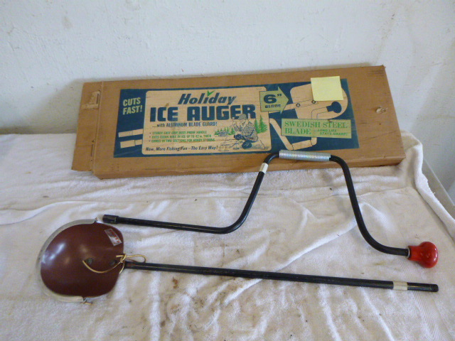 lot 38 image: Holiday Ice Auger