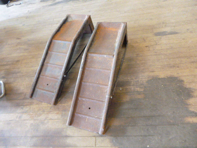 lot 39 image: Car Ramps