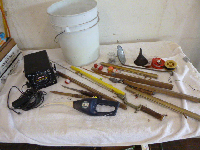 lot 40 image: Fishing Items