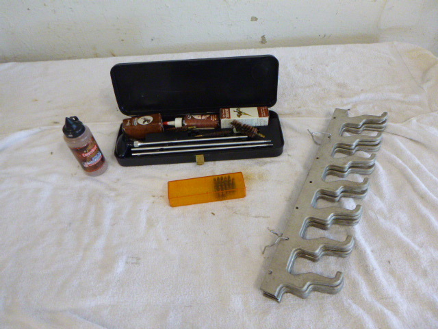lot 43 image: Gun Cleaning Kit