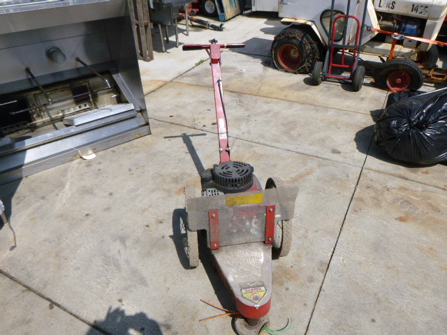 lot 4 image: Estate Trimmer