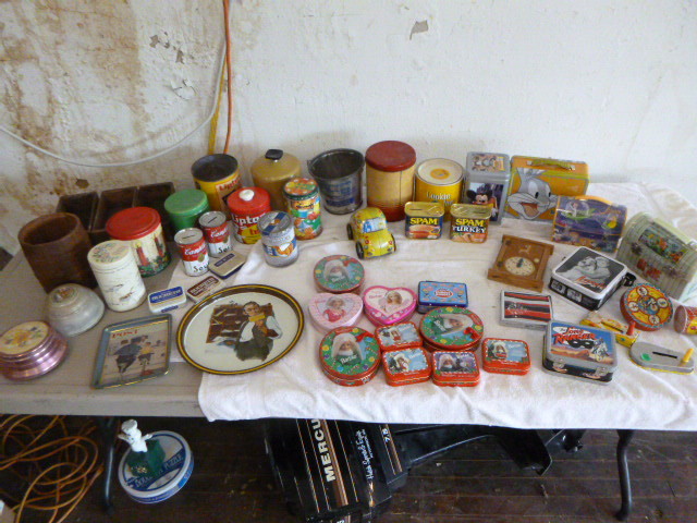 lot 75 image: Box of Tins