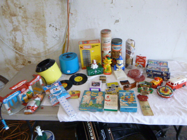 lot 76 image: Miscellaneous Old Toys