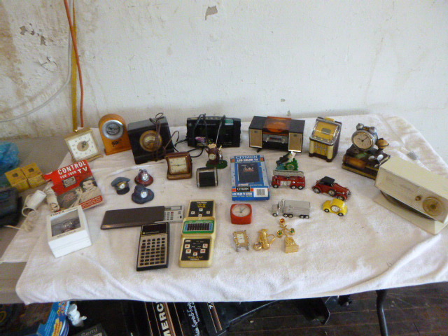 lot 82 image: Lot of Clocks