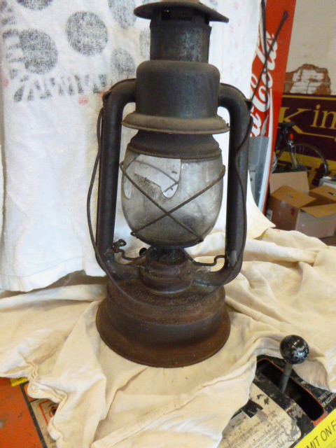 lot 107 image: Vintage Embury Mfg. Lantern