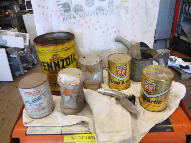 lot 110 image: Oil Cans