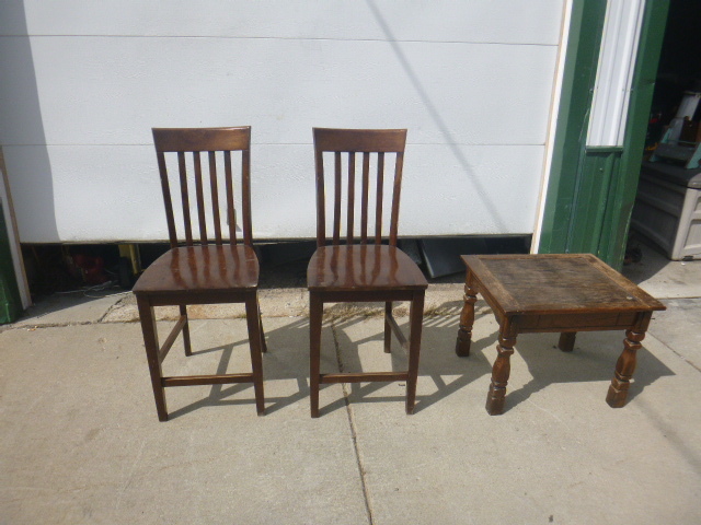 lot 54 image: 2 Wooden Chairs and End Table