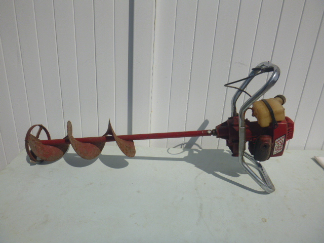 lot 67 image: Super Sport Sweet Cut Power Drill 8 Hole Ice Auger