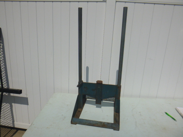 lot 70 image: Dasco Blue Ox Log Splitter