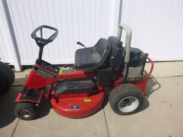 lot 2 image: Snapper SRM 130 Riding Lawn Mower