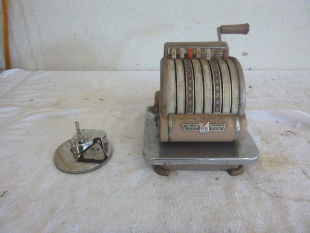lot 94 image: Vintage Kriss Krogs Razor Blade Sharpener and F & E Check Protector