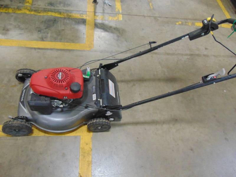 lot 318 image: Honda 21 in. 3-in-1 Variable Speed Gas Self Propelled Mower with Blade Stop HRR216K9VYA