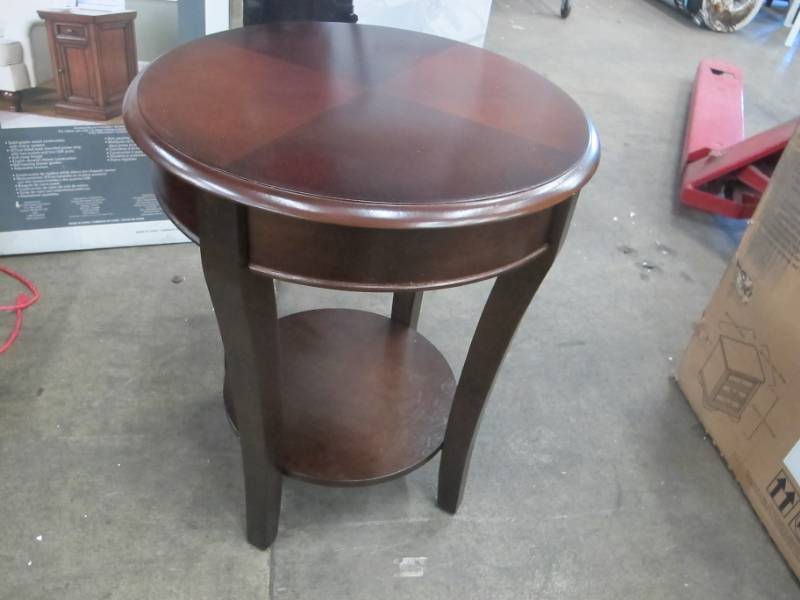 lot 12 image: Steve Silver  Troy Medium Cherry Traditional End Table