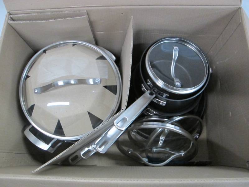 lot 53 image: Kirkland Signature Hard Anodized 15-piece Cookware Set