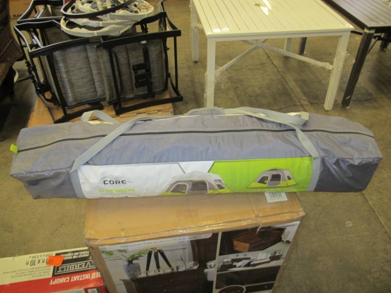 lot 18 image: CORE 6-person Instant Cabin Tent w Carry Bag