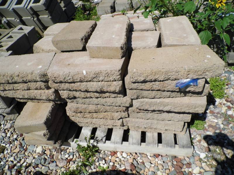 lot 7 image: 60 Freestanding Wall Block