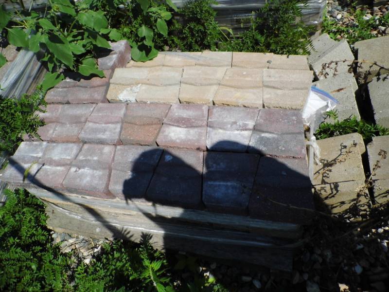 lot 14 image: 75 Freestanding Wall Block