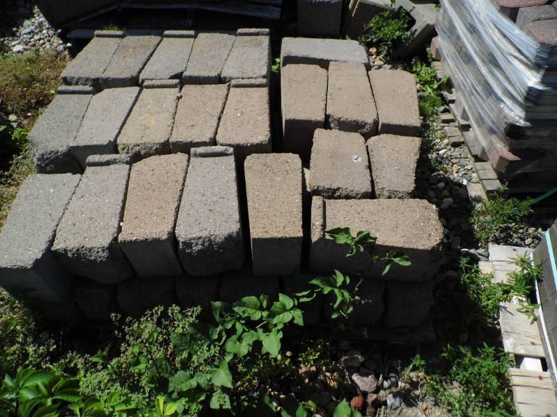 lot 16 image: 30 Retaining Wall Block