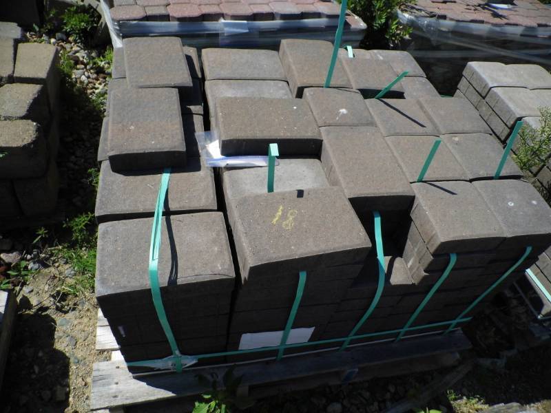lot 18 image: 108 Sq Ft Long Pavers