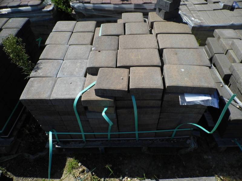 lot 21 image: 108 Sq Ft Pavers