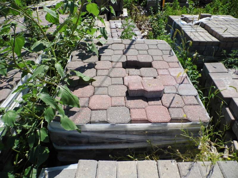 lot 23 image: 90 Sq Ft Pavers