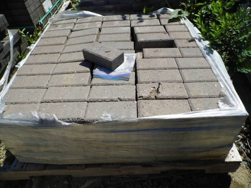 lot 27 image: 60 Sq Ft Pavers
