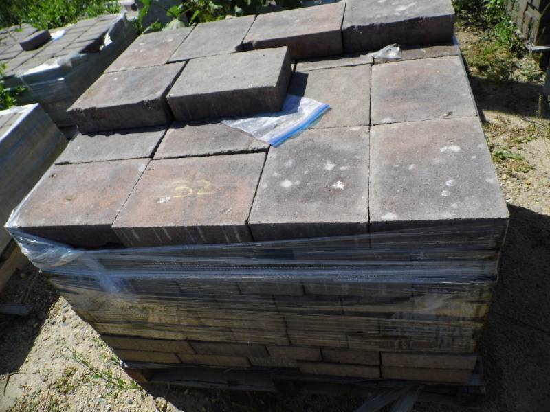 lot 32 image: 80 Sq Ft Pavers
