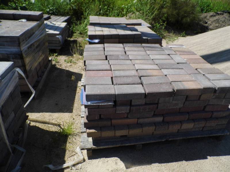 lot 37 image: 80 Sq Ft pavers