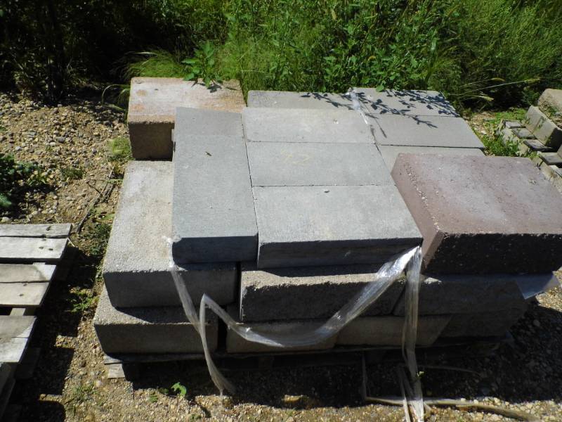 lot 42 image: 25 Misc Block
