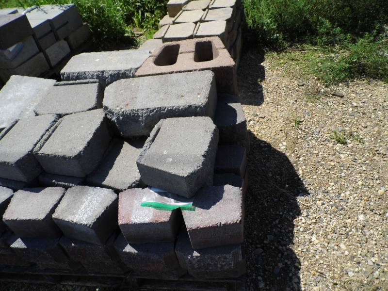 lot 46 image: 40 Wall Block