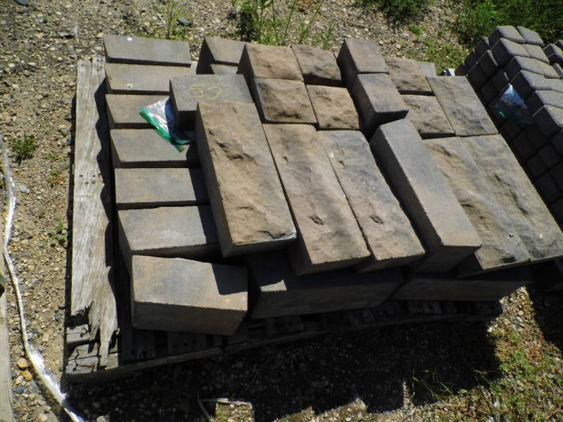 lot 57 image: 35 Small Wall Block