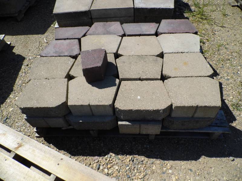 lot 73 image: 32 Garden Wall Block