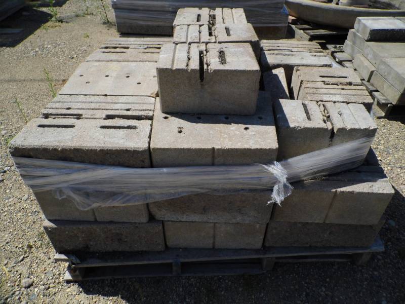 lot 74 image: 23 Large Wall Block