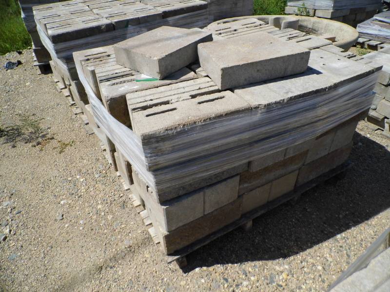lot 75 image: 35 Large Wall Block