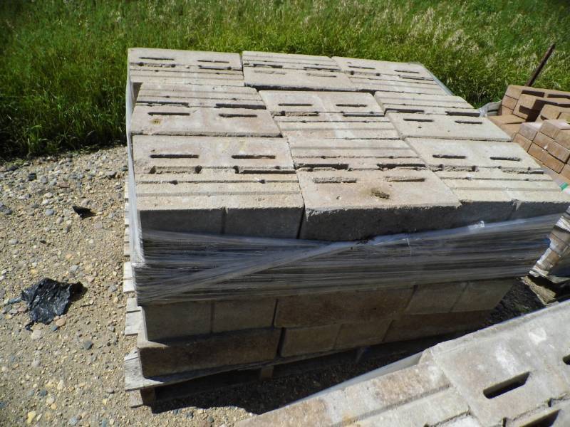 lot 77 image: 36 Large Wall Block