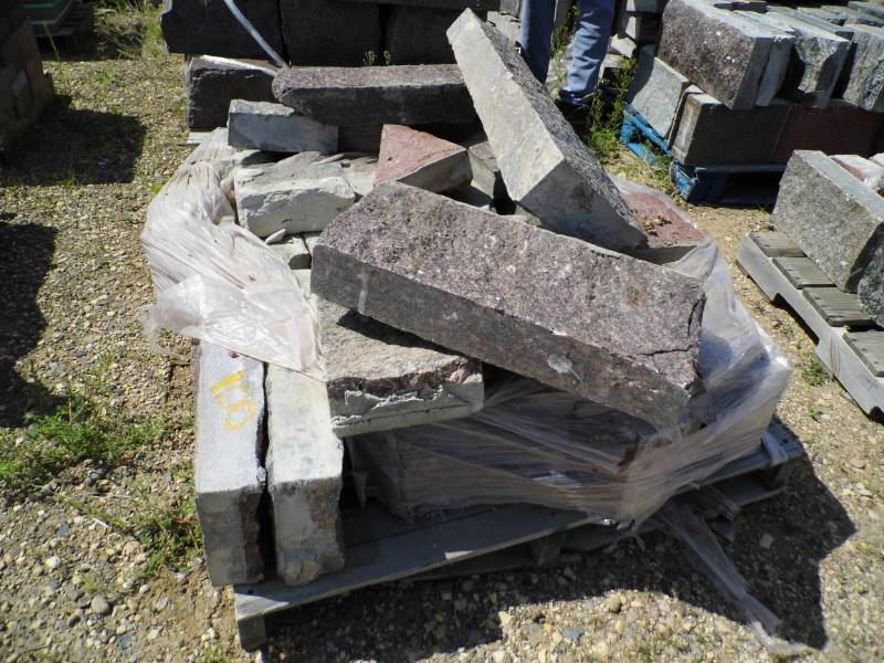 lot 100 image: Assorted Granite