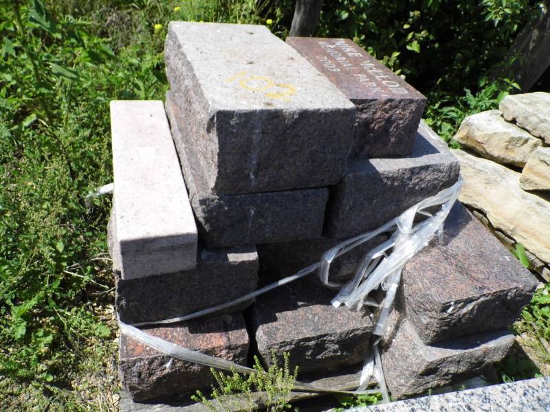 lot 102 image: Assorted Granite