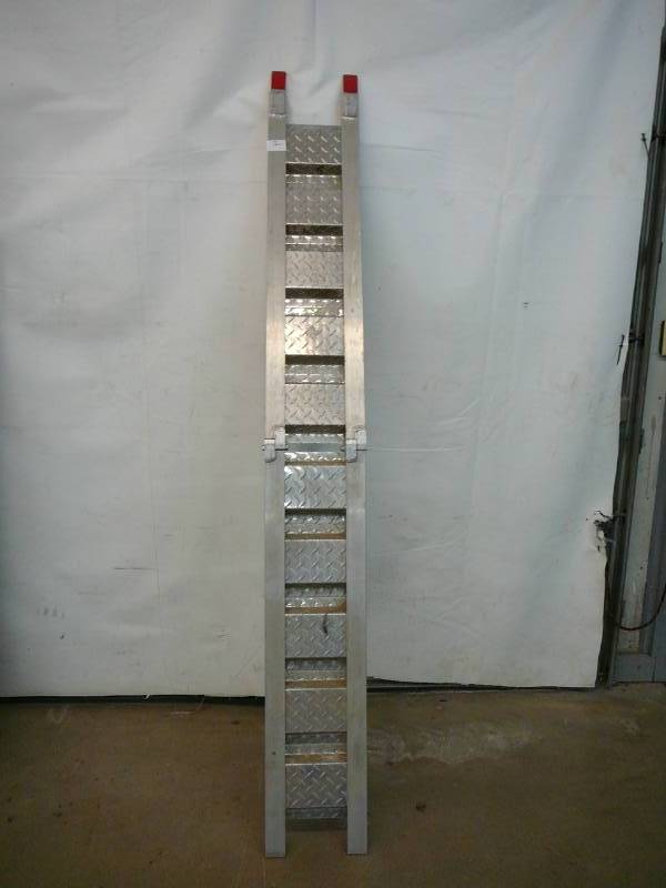 lot 1 image: Folding Aluminum Ramp