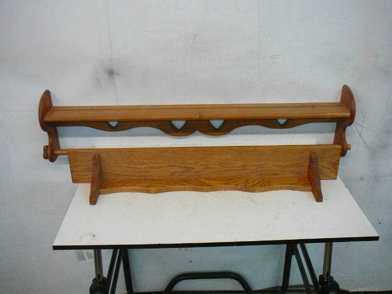 lot 15 image: Lot of Shelves