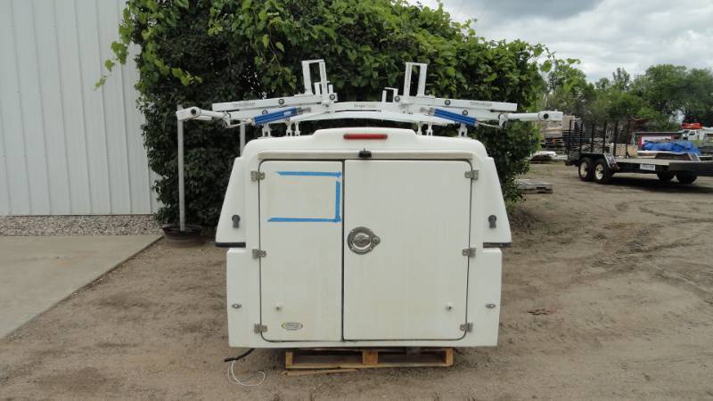 lot 2 image: 8 Commercial Low Profile Work Pod Service Body Insert