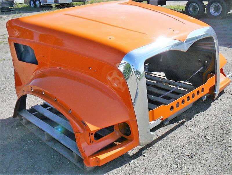 lot 3 image: 2014 Mack Hood